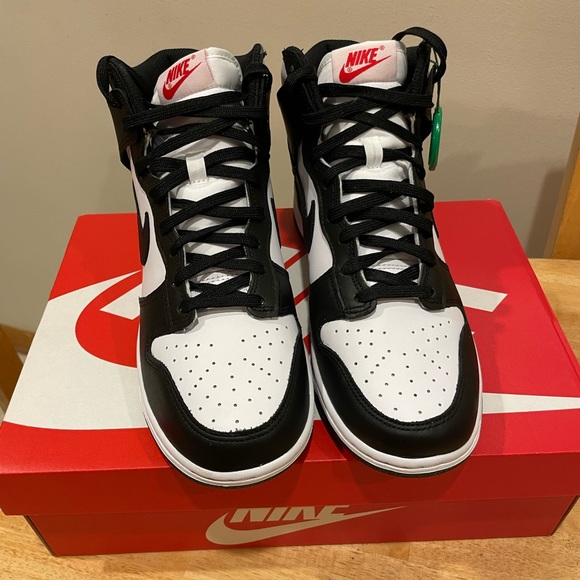 Nike Dunk High Panda (2021) - Picture 2 of 3